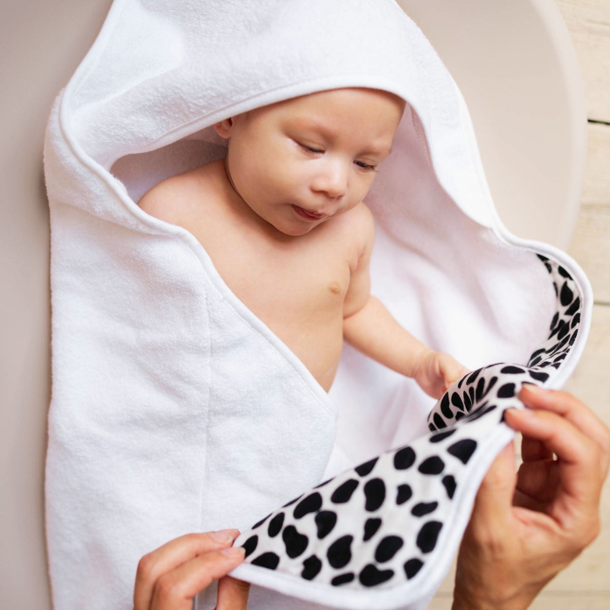 HOODED SENSORY TOWEL - from birth - Etta Loves
