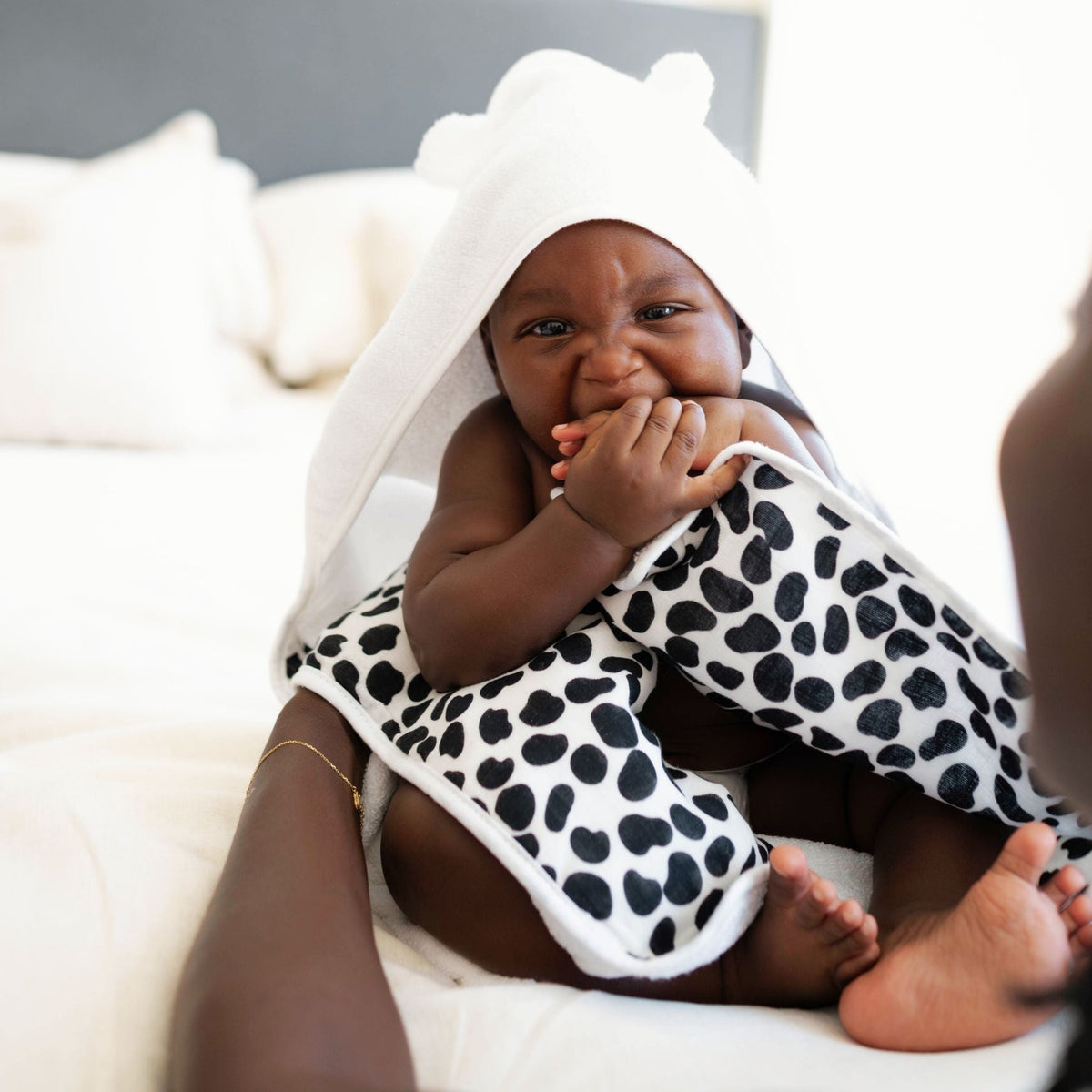 HOODED SENSORY TOWEL - from birth - Etta Loves